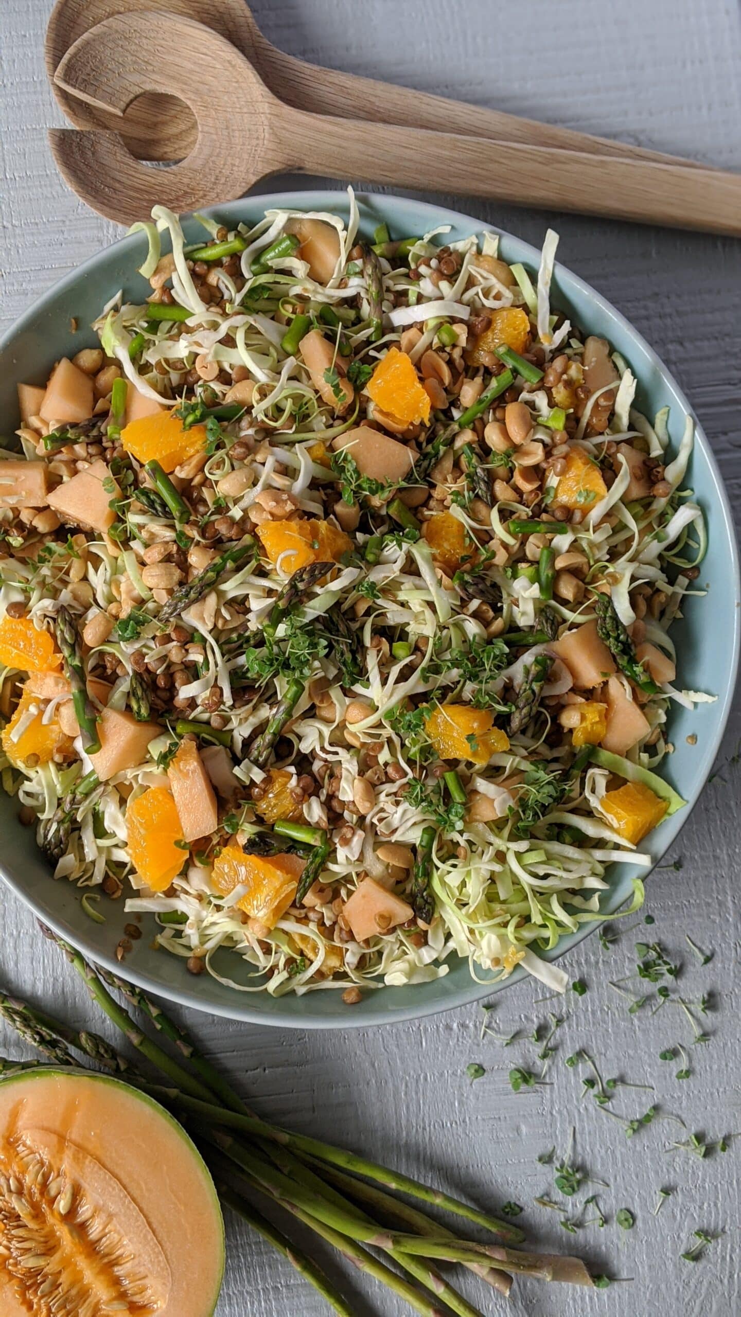 Linse Salat Med Melon, Appelsin, Peanuts, Spidskål, Asparges & Karse