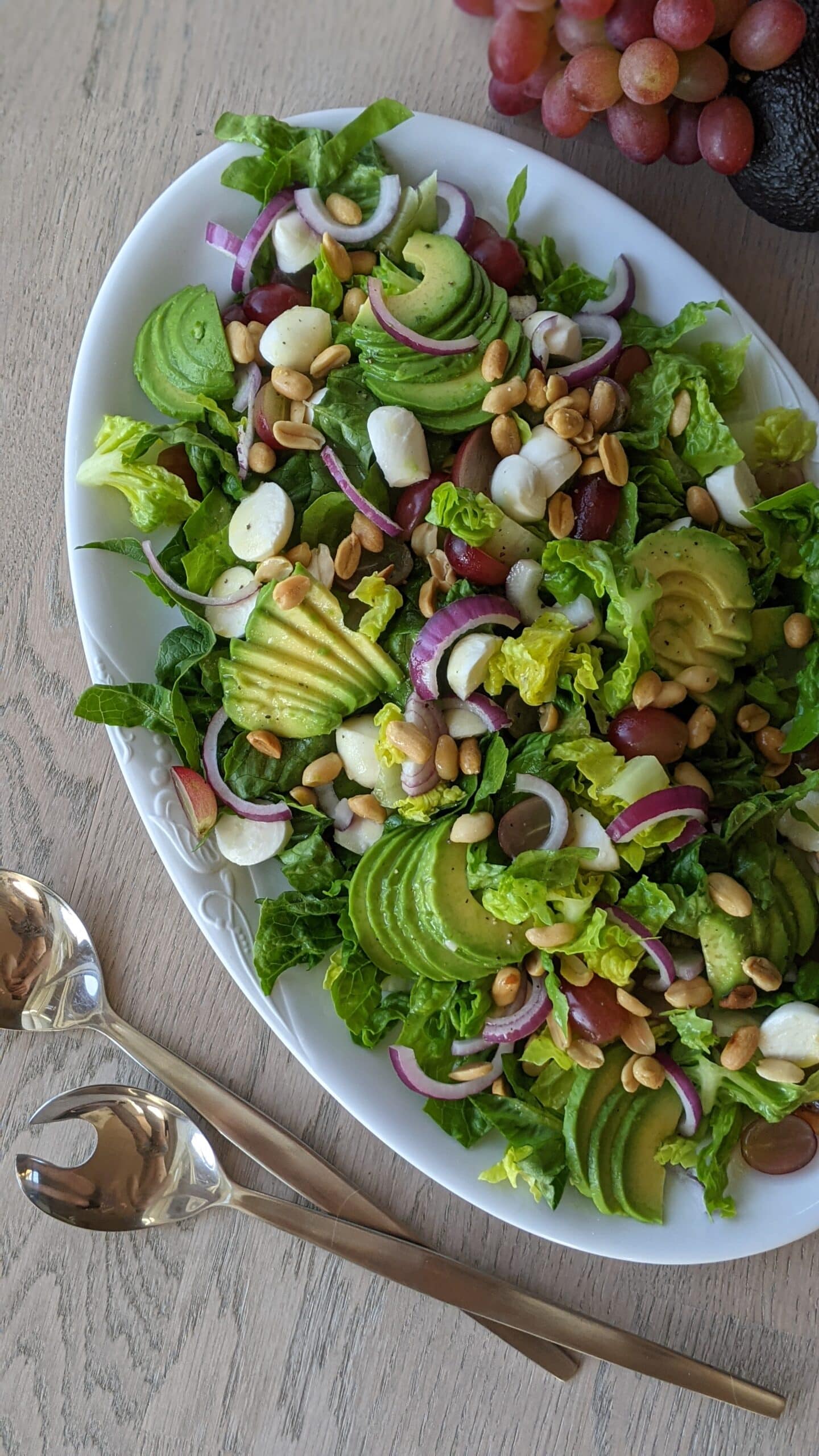 Sommer Salat M. Druer, Avocado, Mozzarella & Peanuts